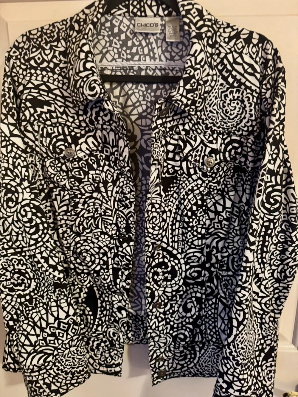 Chico's Black & White Graphic Swirl Button-Down Shirt Jacket - Picture 9 of 11